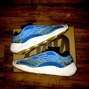 Yeezy 700 V3